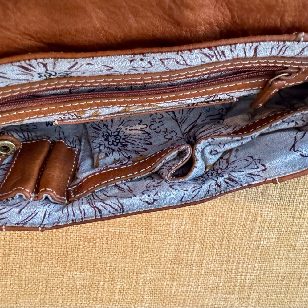 Elegant Cognac Leather Shoulder Bag with Buckle Accents - Picture 6 of 6